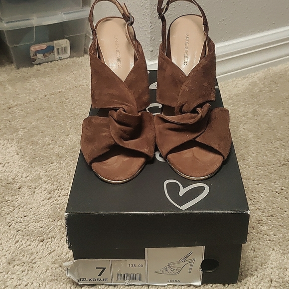 Brown suede heels - Picture 1 of 5
